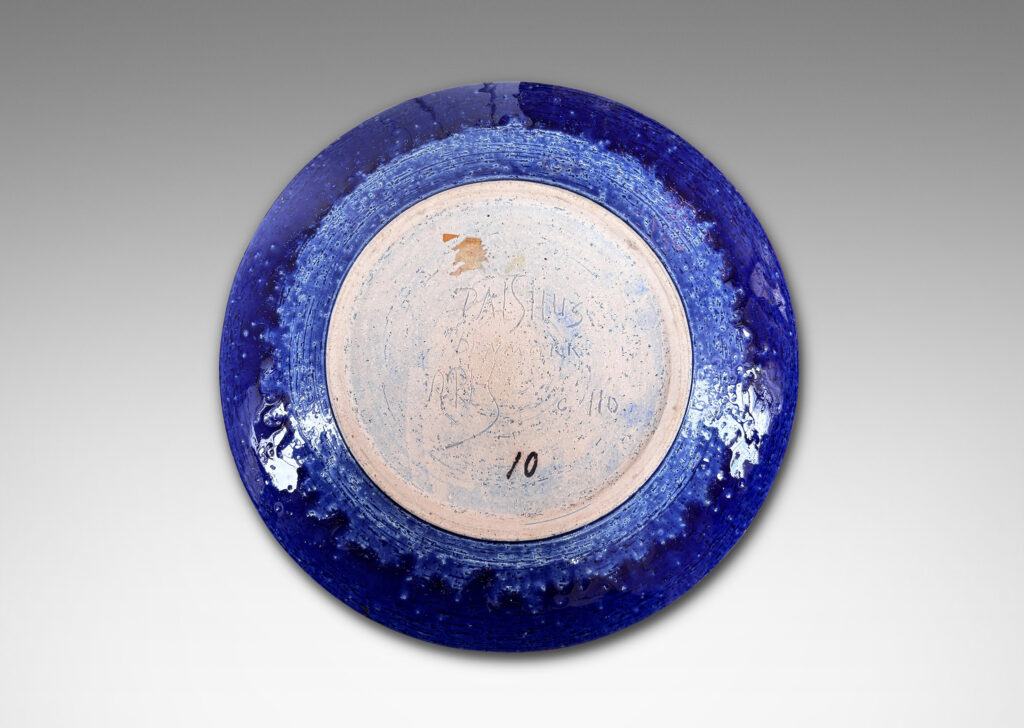 Gallery BAC wide concave form with shallow straight sides, in textured chamotte with a saturated blue glaze