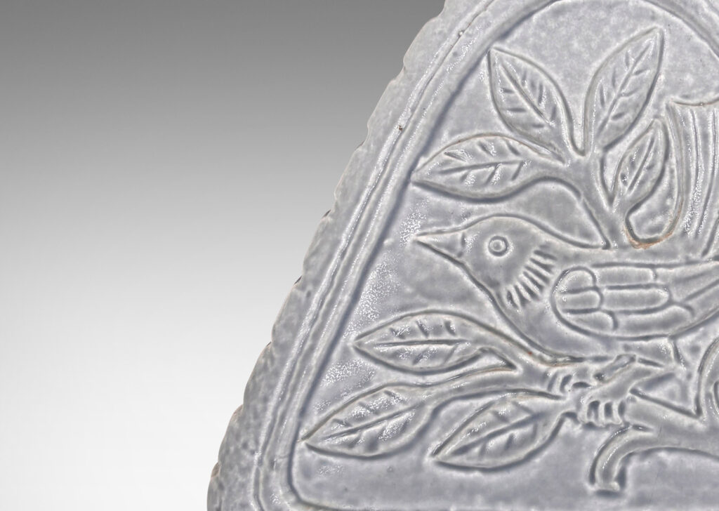 Gallery BAC riangular form with reliefs depicting birds on each side and ridged sides