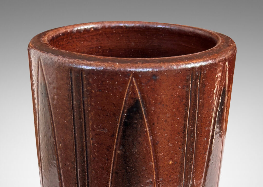 Gallery BAC cylindrical forms on floating reveals, with carved geometric patterns