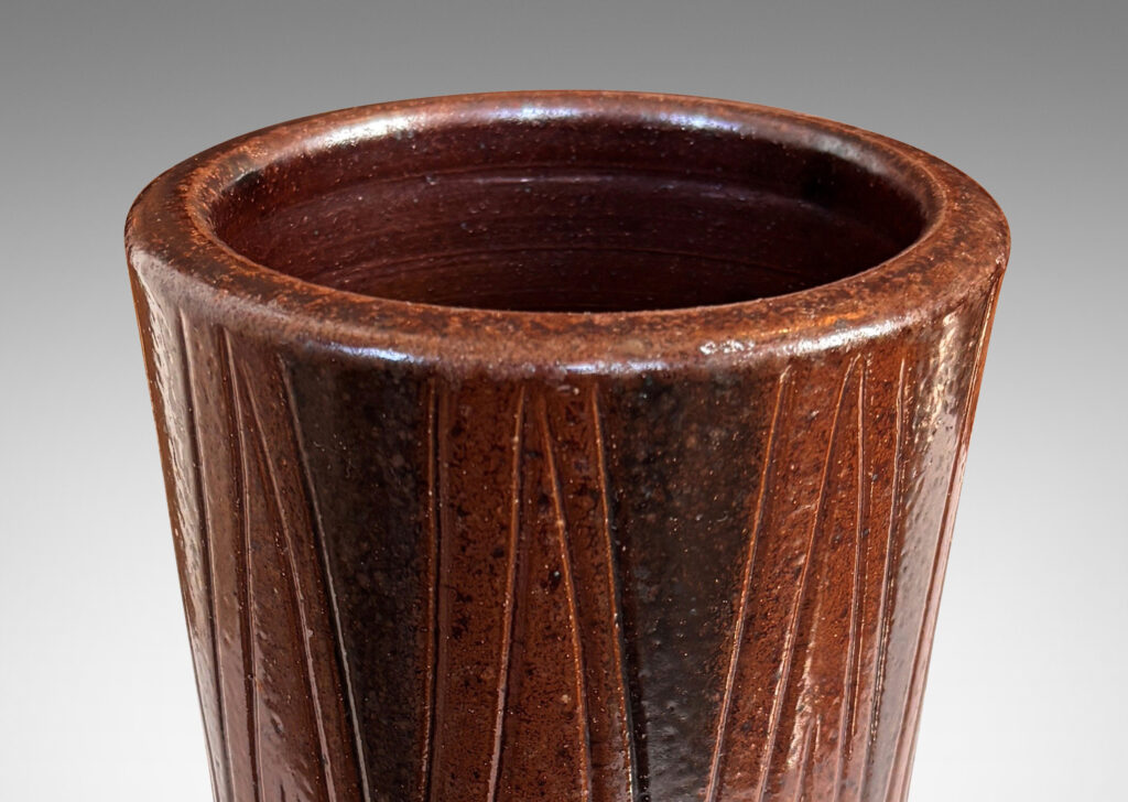 Gallery BAC cylindrical forms on floating reveals, with carved geometric patterns