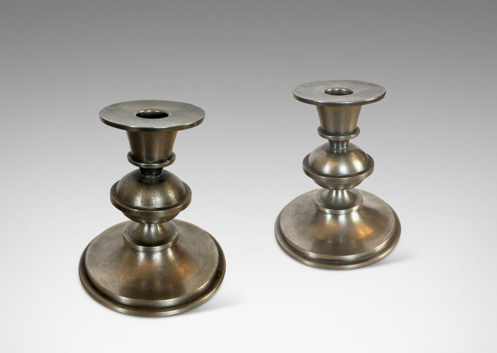 Gallery BAC lared top and base with compressed orb fob; cast pewter