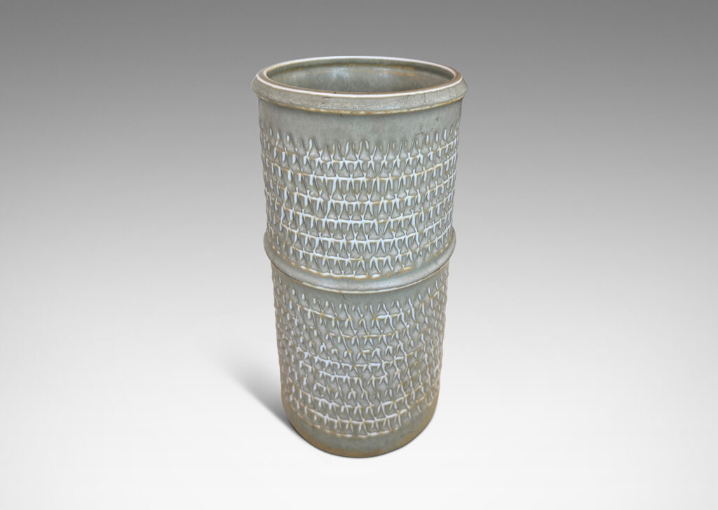 Gallery BAC cylindrical forms with notched bands and lips, and relief rows of triangle motifs, glazed in light warm gray