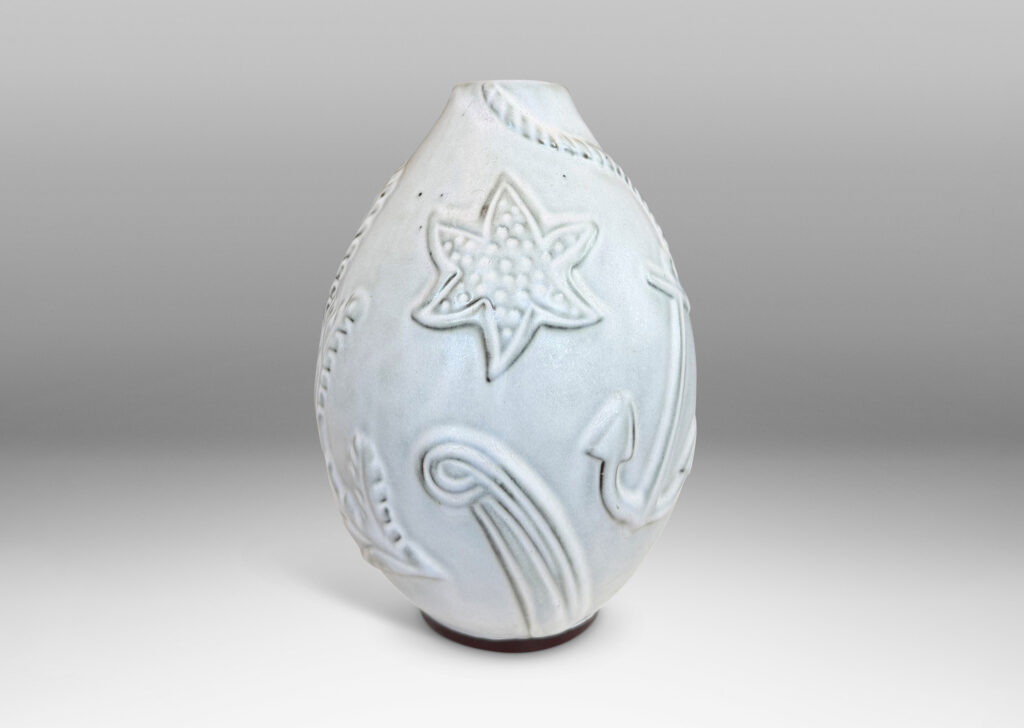 Gallery BAC drop-like swelling form with charming marine-themed reliefs