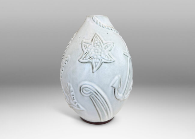 Gallery BAC drop-like swelling form with charming marine-themed reliefs