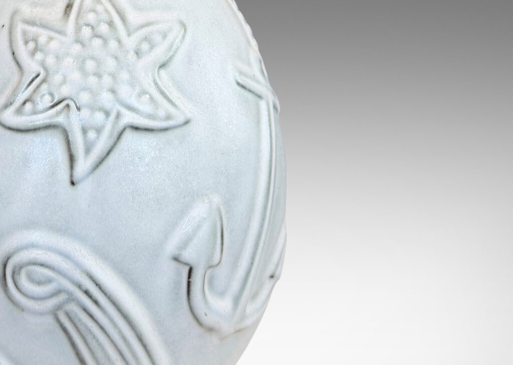 Gallery BAC drop-like swelling form with charming marine-themed reliefs
