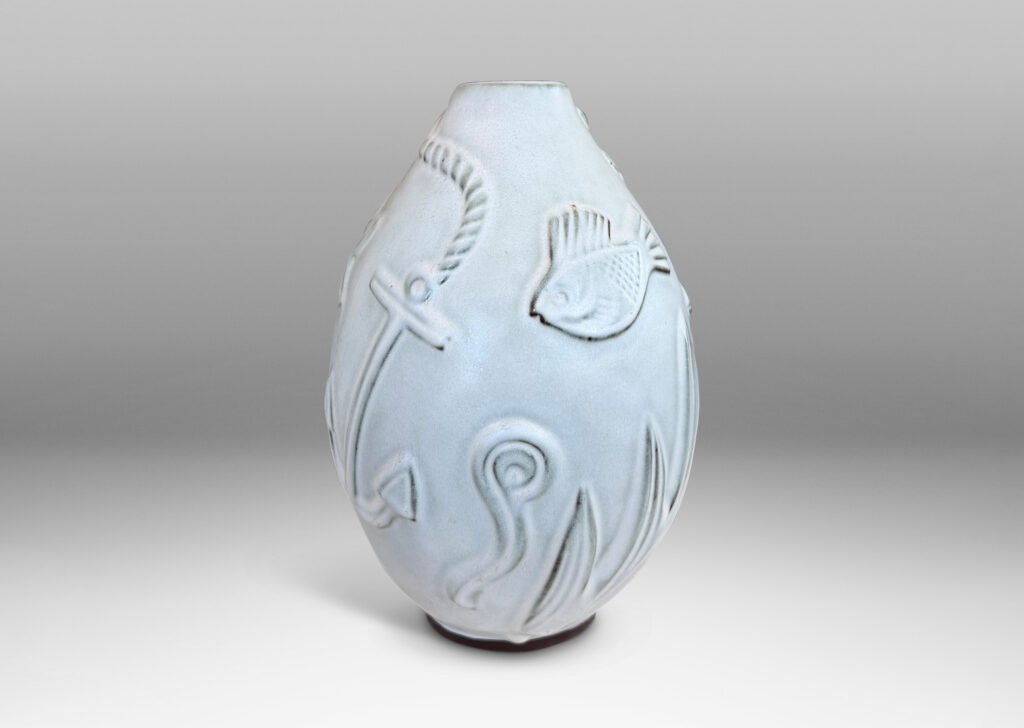 Gallery BAC drop-like swelling form with charming marine-themed reliefs