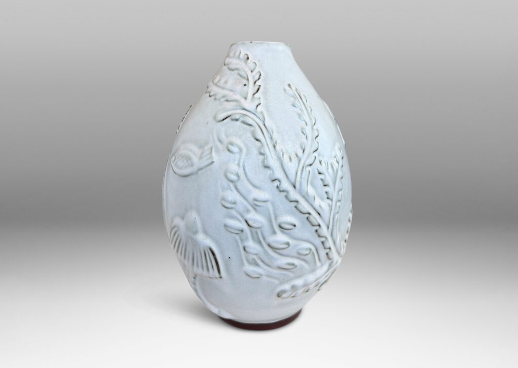 Gallery BAC drop-like swelling form with charming marine-themed reliefs