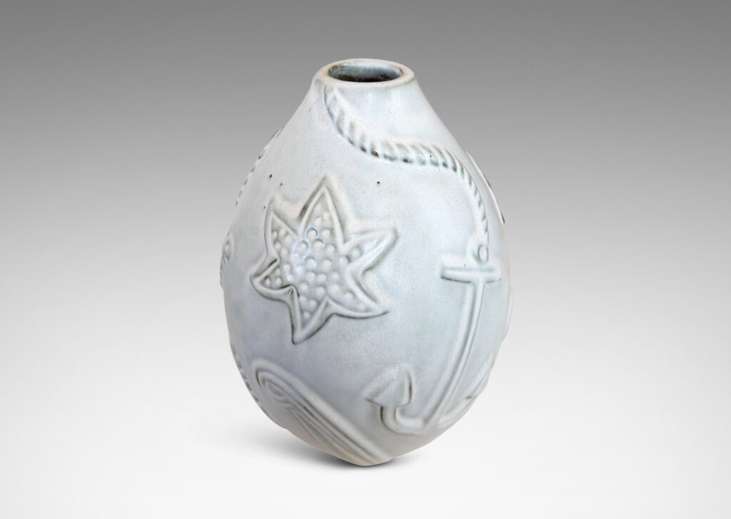 Gallery BAC drop-like swelling form with charming marine-themed reliefs