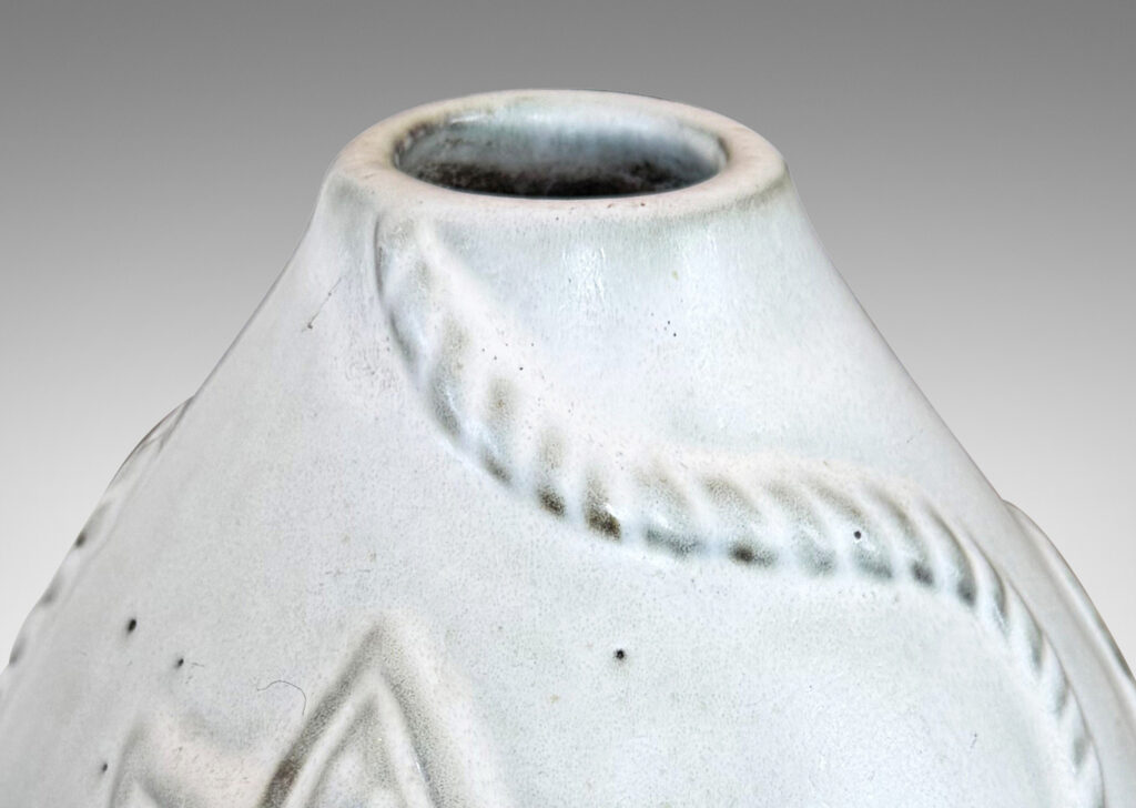 Gallery BAC drop-like swelling form with charming marine-themed reliefs