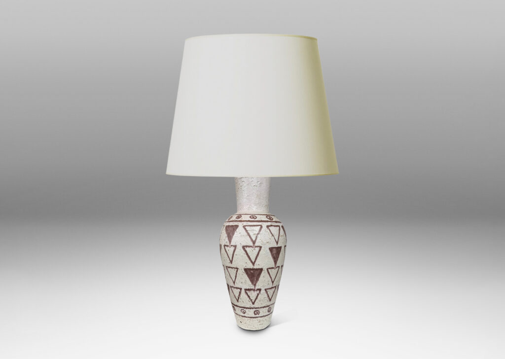 Gallery BAC oyster-white, with geometric ornaments in mocha brown