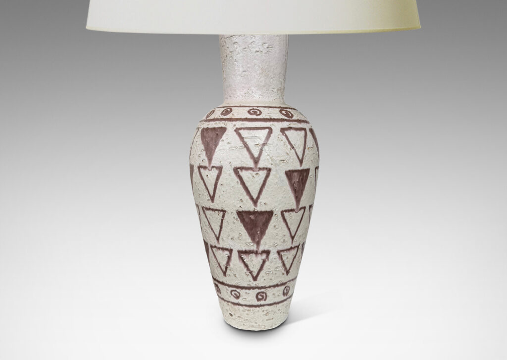 Gallery BAC oyster-white, with geometric ornaments in mocha brown