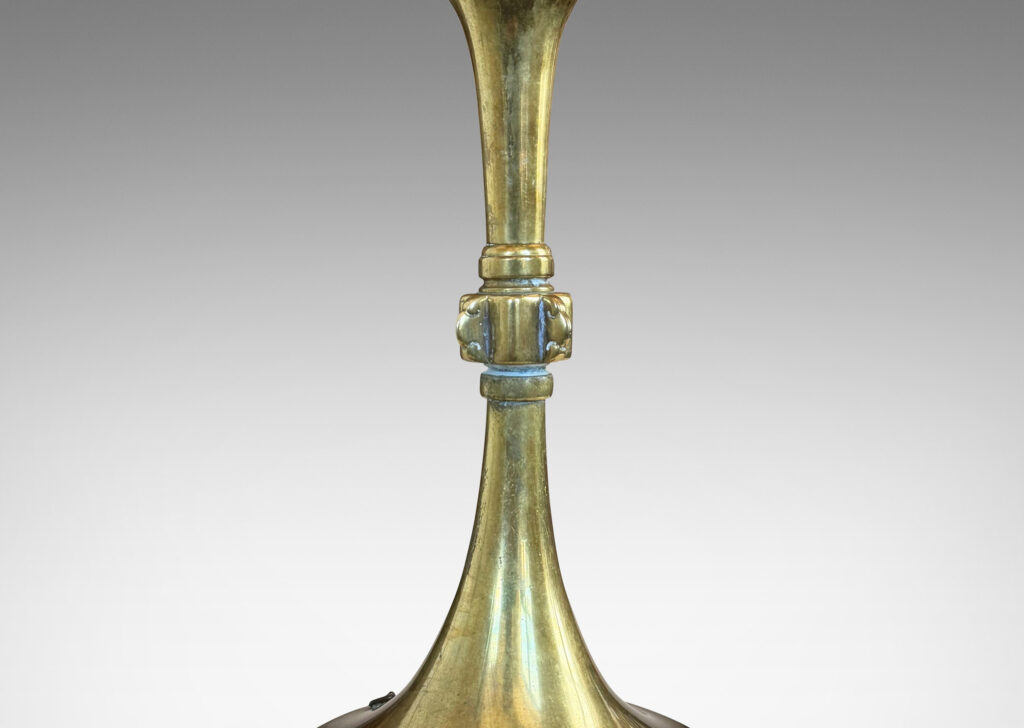 Gallery BAC flared ends joined by a central fob with sculpted cloud ball ornaments