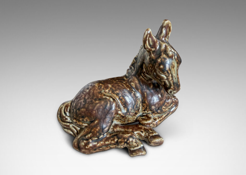 Gallery BAC Sculpture depicting a recumbent horse