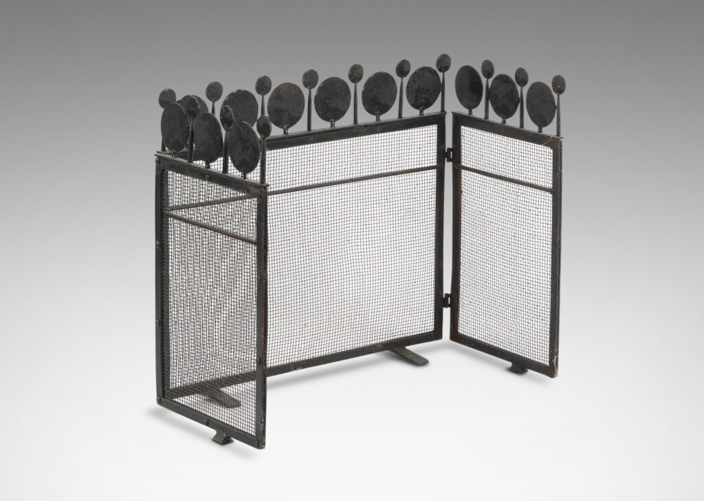 Gallery BAC low rectangular form with hinged sides and delightful circle ornaments on top